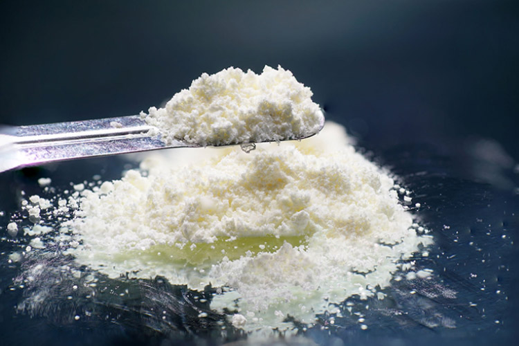 سولفات‌ها مواد پاک‌کننده قدرتمندی هستند که موها را از چربی‌های طبیعی خود محروم می‌کنند.